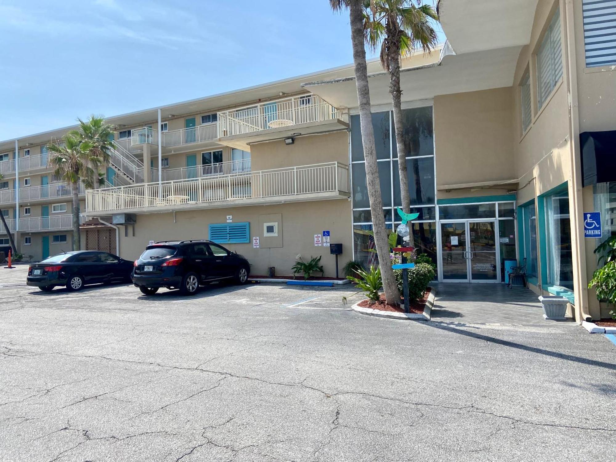 Ocean Breeze - Direct Ocean Front-Pool Is Open Apartment Daytona Beach Ngoại thất bức ảnh